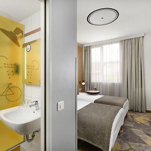 Habitación de Diseño con 2 Camas Individuales